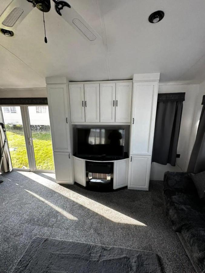 2 Bedroom Caravan With Sea Views Eastchurch Exterior photo