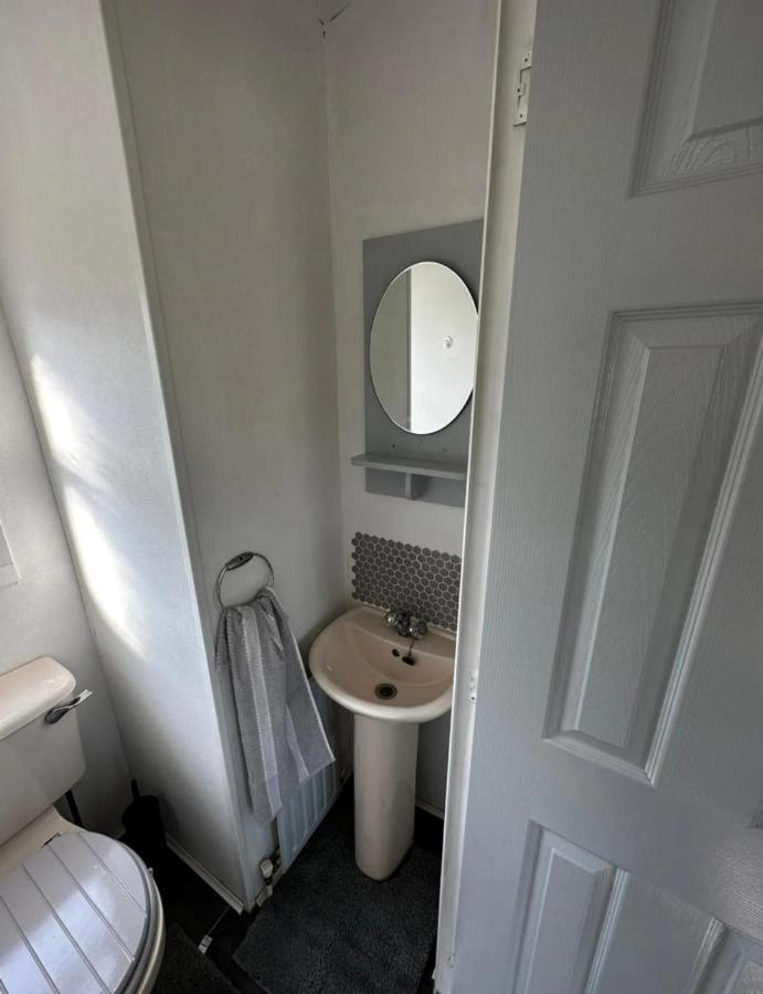 2 Bedroom Caravan With Sea Views Eastchurch Exterior photo